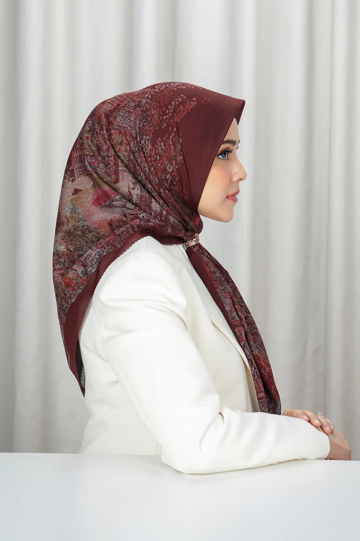 NEW YORK 4 WISDOM VOILE SQUARE - BUTTONSCARVES