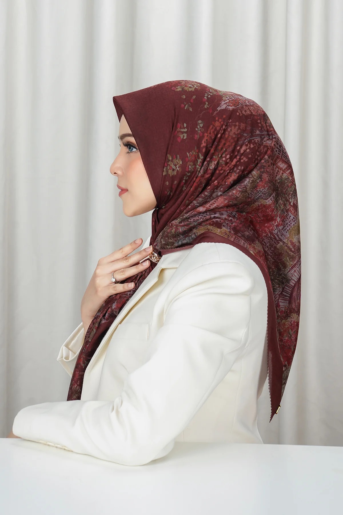NEW YORK 4 WISDOM VOILE SQUARE - BUTTONSCARVES