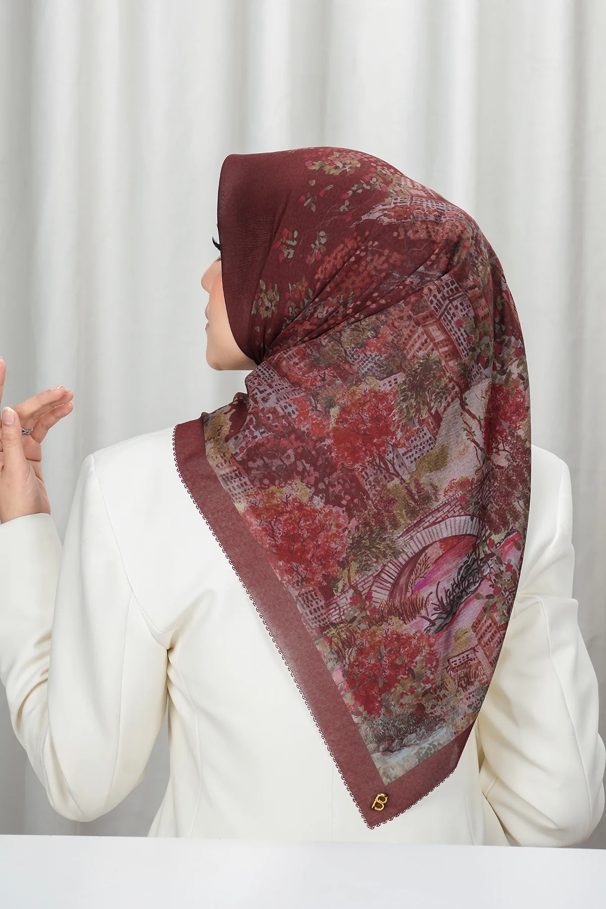 NEW YORK 4 WISDOM VOILE SQUARE - BUTTONSCARVES
