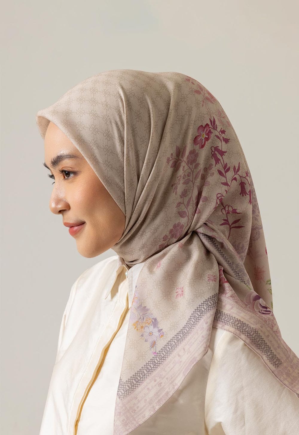 NEZANA SCARF - RIA MIRANDA
