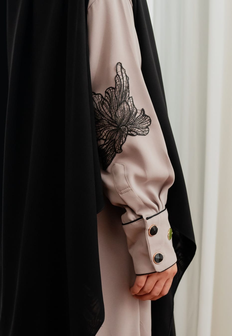 NAJRAN PIPING LACE ABAYA - ITSAR