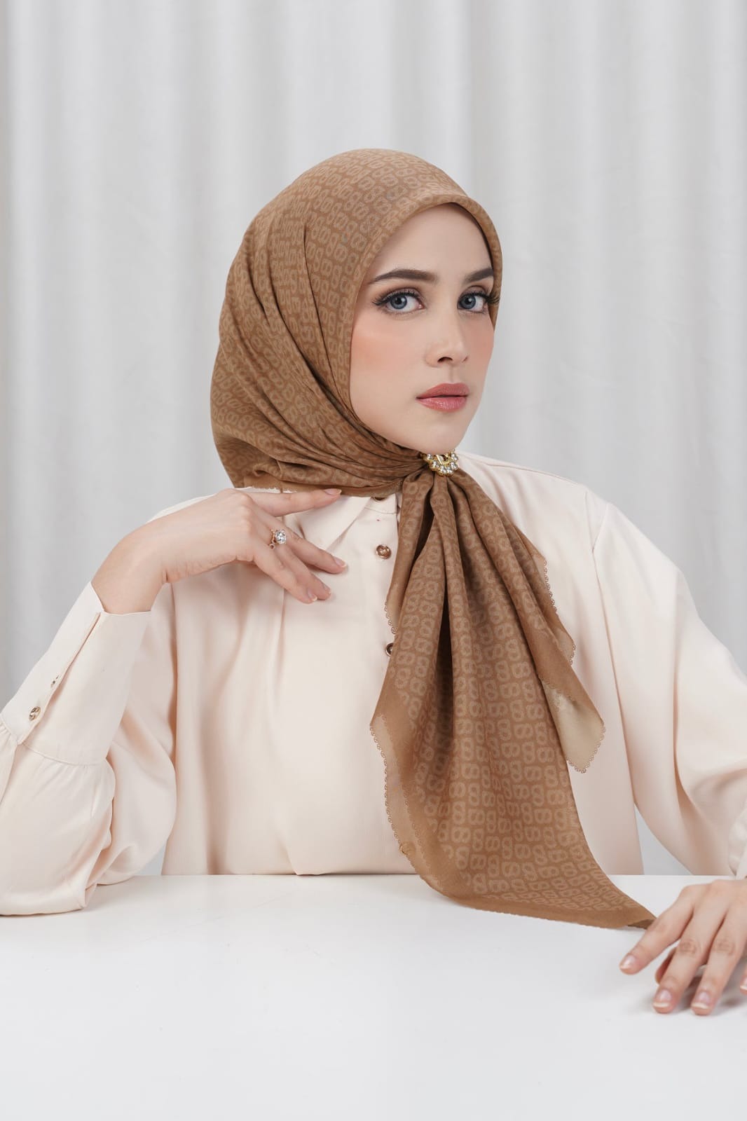 TAPIS SQUARE - BUTTONSCARVES