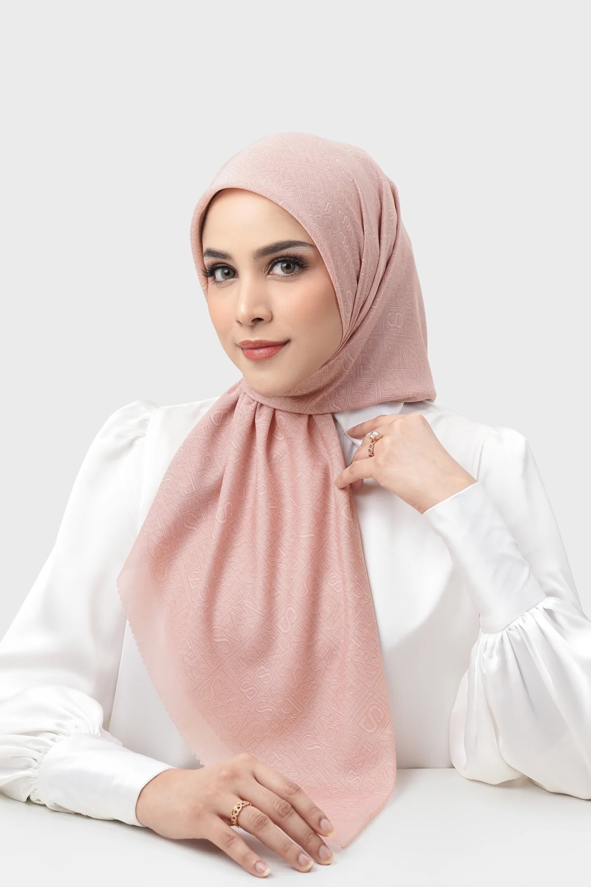 TYPOGRAPH SQUARE - BUTTONSCARVES