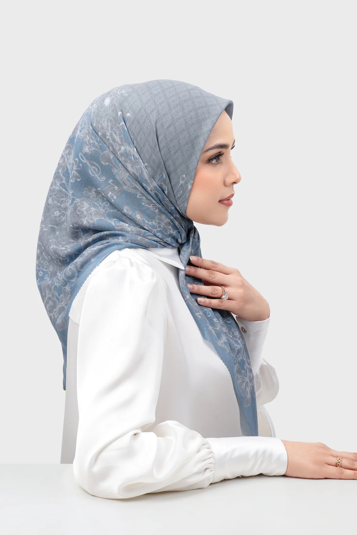 NADA 3 SQUARE - BUTTONSCARVES
