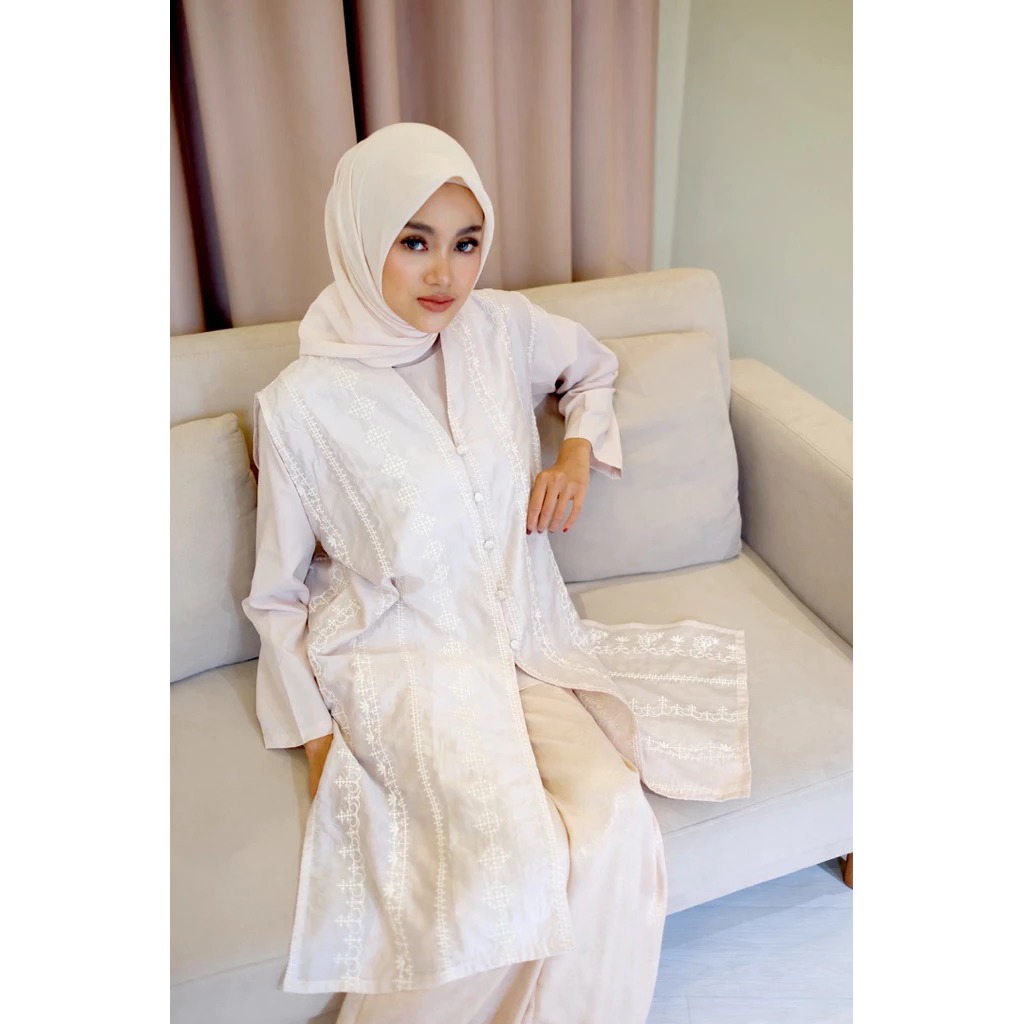 ADEEVA VEST - SIMPLVEEWEE