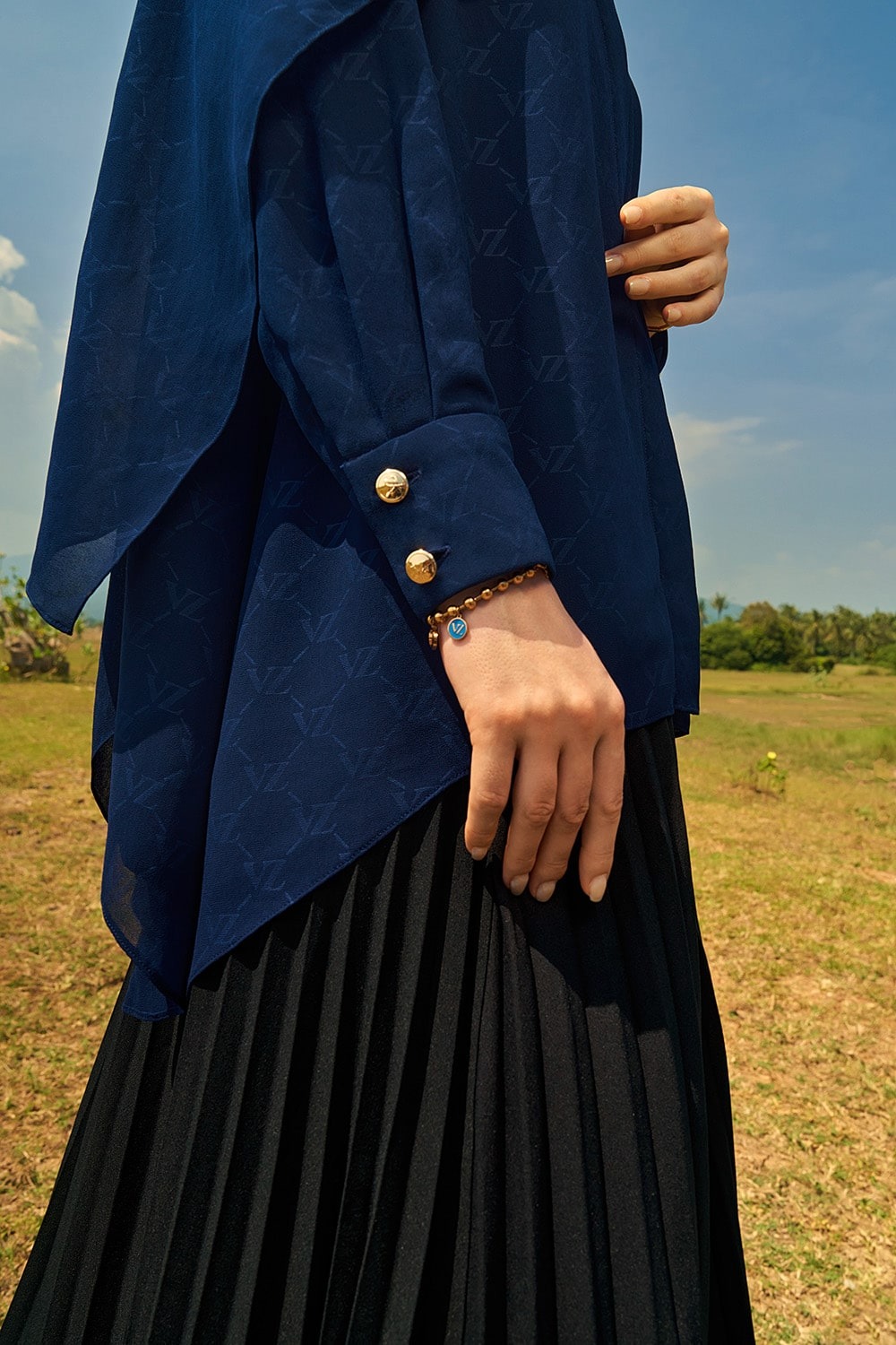SIGNATURE EMBOSSED TOP - VIVI ZUBEDI