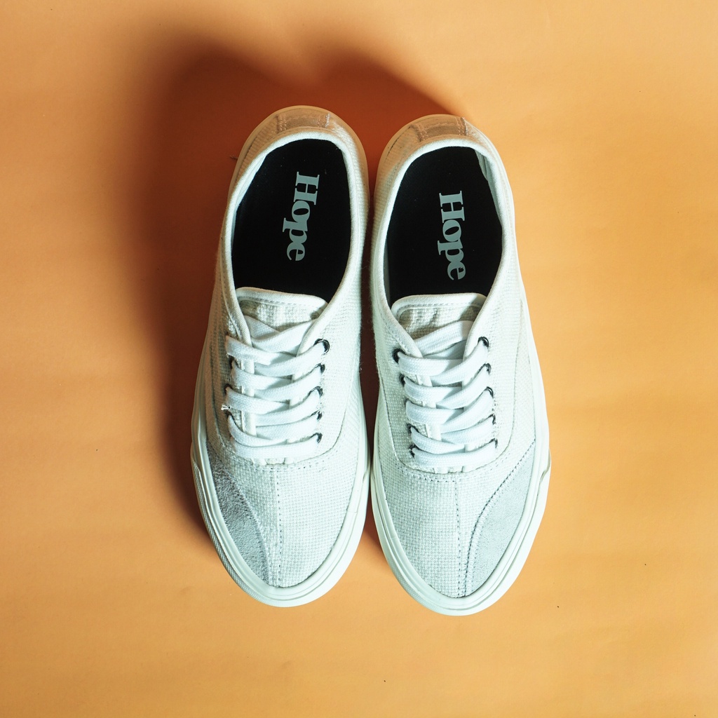 Sepatu Tali Pendek (low) HOPE Breed White