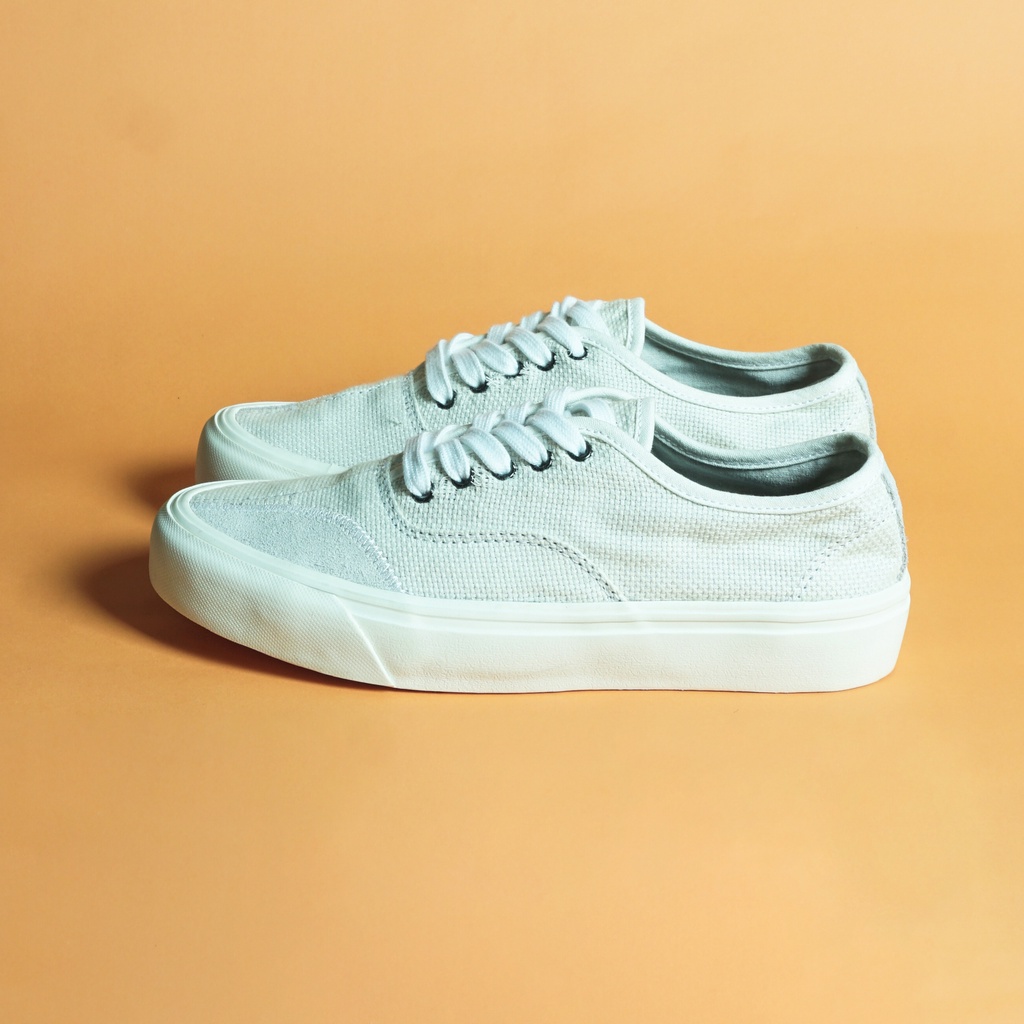 Sepatu Tali Pendek (low) HOPE Breed White