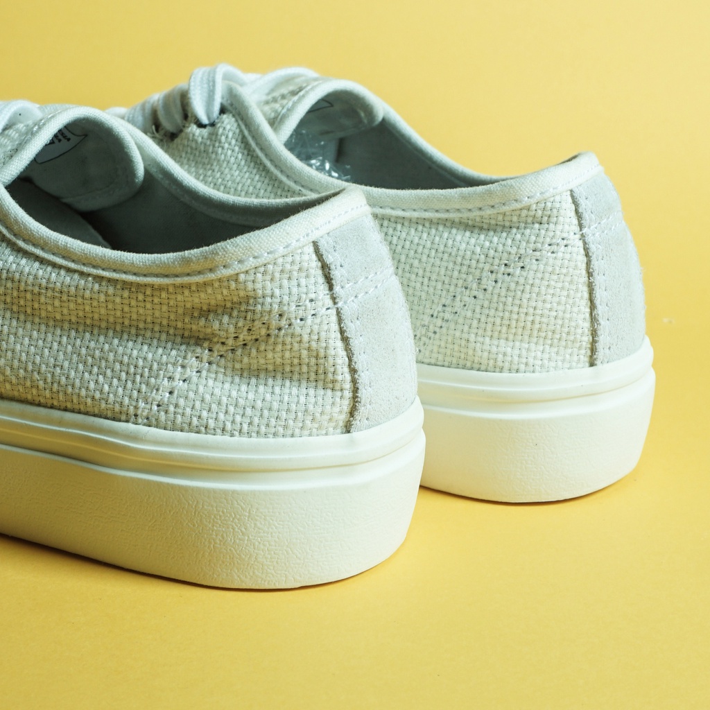 Sepatu Tali Pendek (low) HOPE Breed White