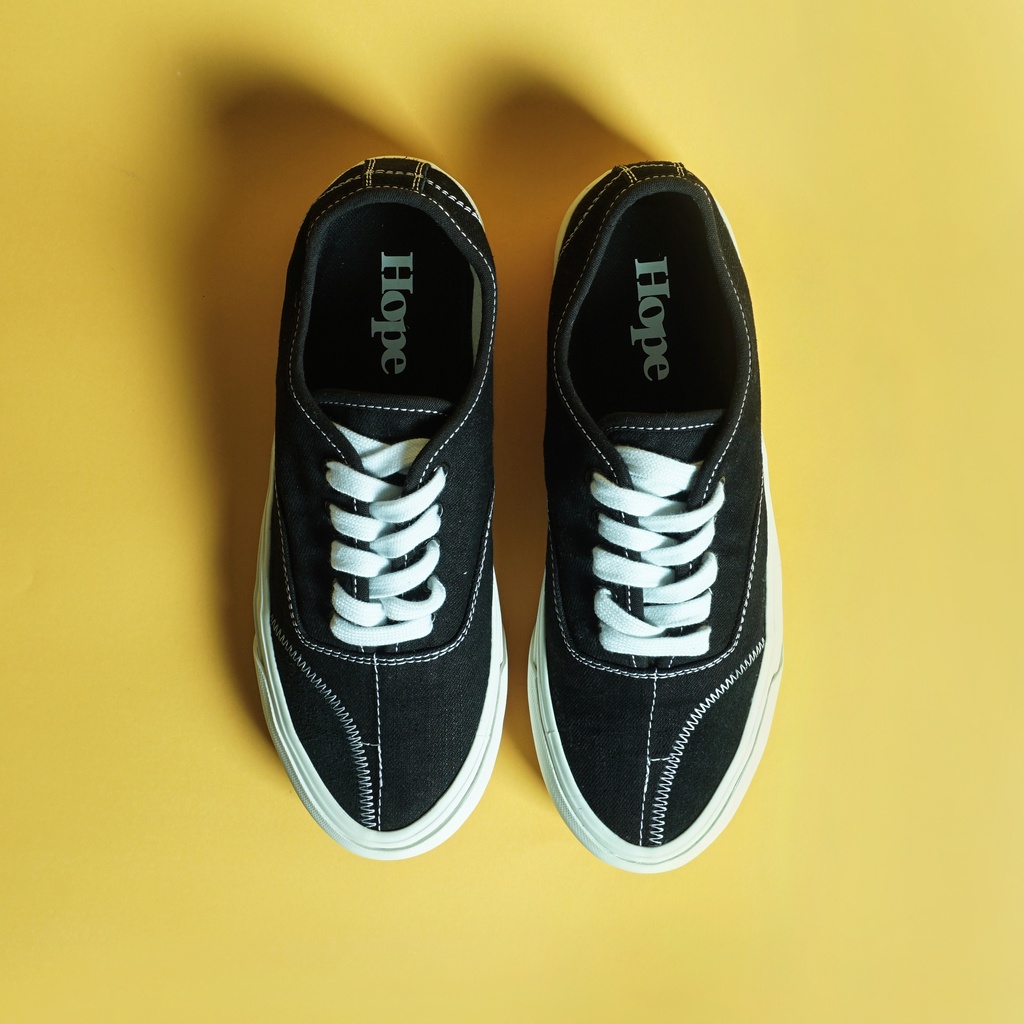 Sepatu Tali Pendek (low) HOPE Breed Black