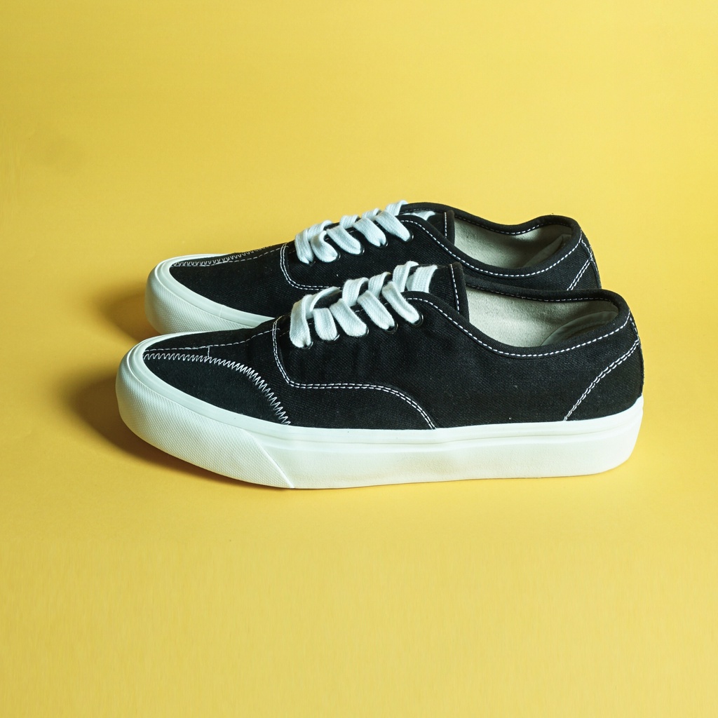 Sepatu Tali Pendek (low) HOPE Breed Black