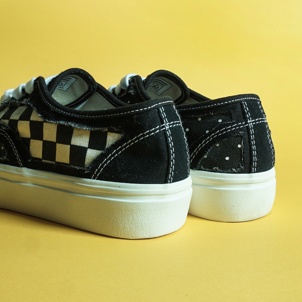 Sepatu Tali Pendek (low) HOPE Breed Black