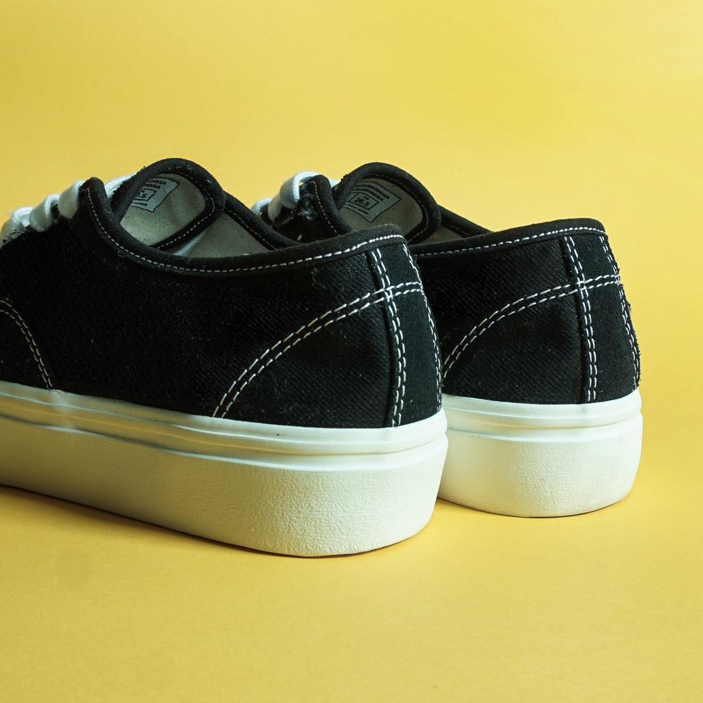 Sepatu Tali Pendek (low) HOPE Breed Black