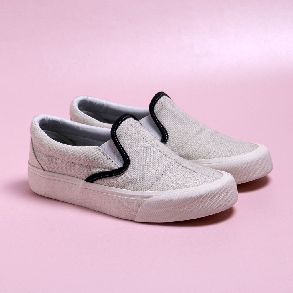 Sepatu Slip On HOPE Bored White