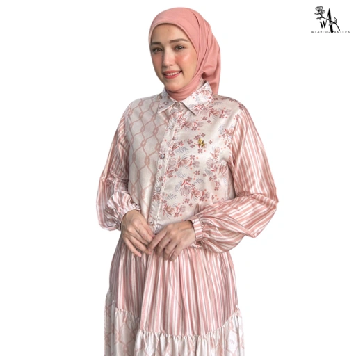Image of Wearing Ameera - Salwa Shirt Atasan Kemeja Wanita Lengan Panjang Motif Bunga Salur