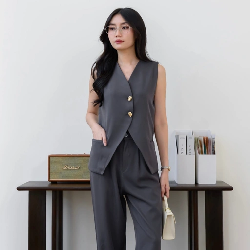 Image of IWEARGRACIE - Tara Vest / Basic Vest / Rompi V-Neck / Atasan Vest Wanita