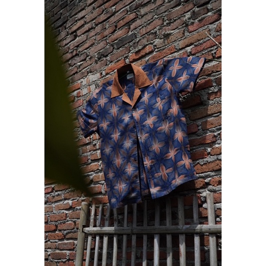 BOOLAO Kemeja Santai Kawung Navy - Coklat