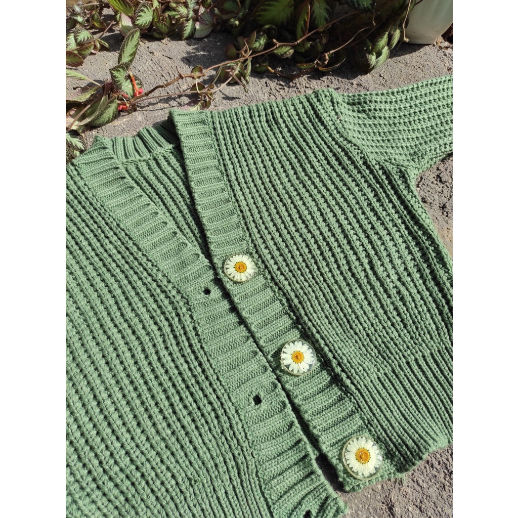 BOOLAO Picnic Panic Daisy Knit Cardigan (Sweater Rajut dengan Pressed Flower Kancing) - Matcha