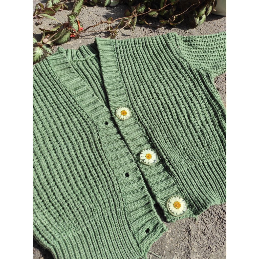 BOOLAO Picnic Panic Daisy Knit Cardigan (Sweater Rajut dengan Pressed Flower Kancing) - Matcha