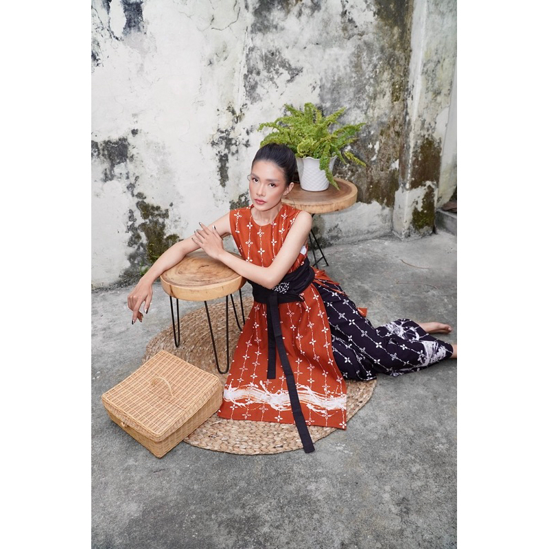 BOOLAO  Kumeli Wrap Skirt Black (Rok Lilit Ikat Batik Kawung) - Hitam