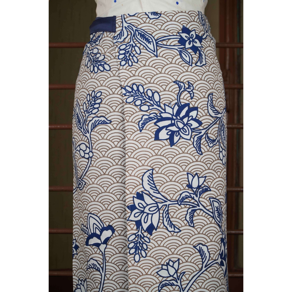 BOOLAO Saroong Porcelain Batik Wrap Skirt (Rok Lilit Batik)