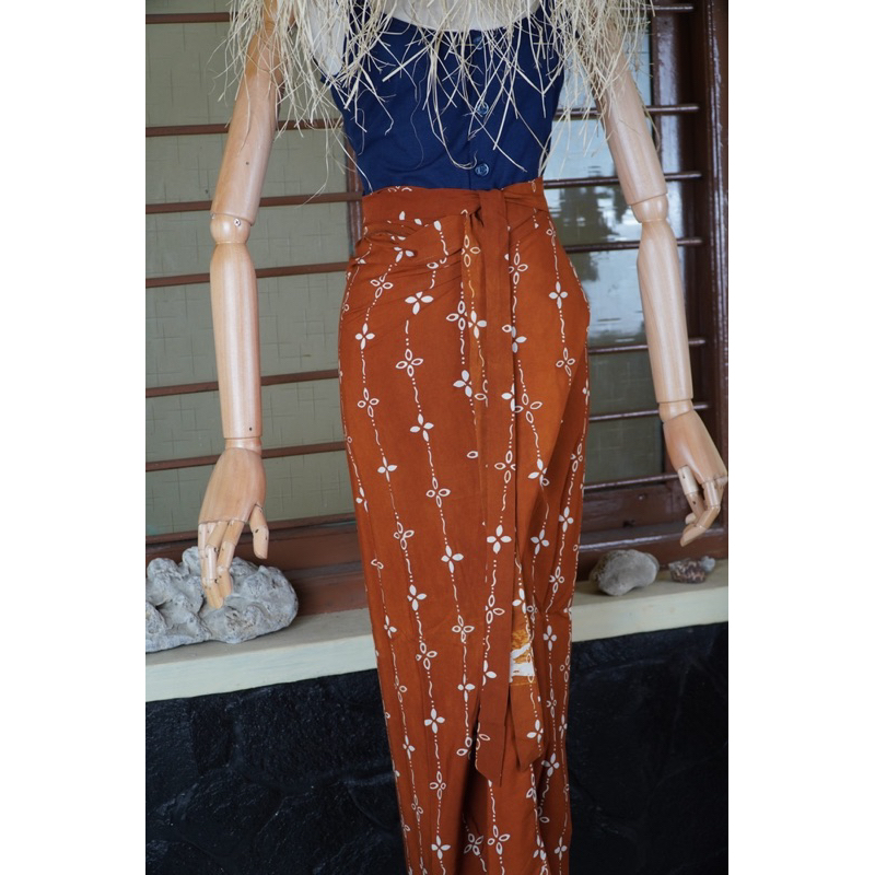 BOOLAO Kumeli Wrap Skirt Coklat (Rok Lilit Ikat Batik Kawung) - Caramel