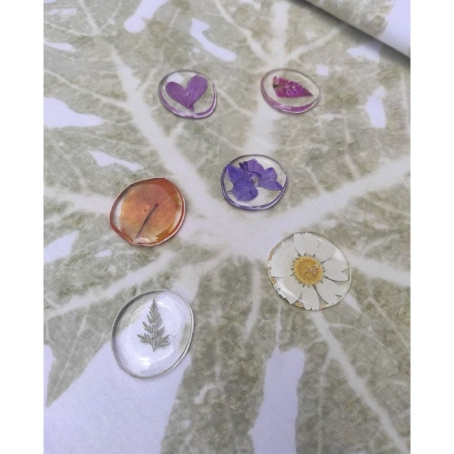 BOOLAO Liontin Bunga (Dried Flower Pendant) Kerajinan Resin Epoxy by PICNIC PANIC