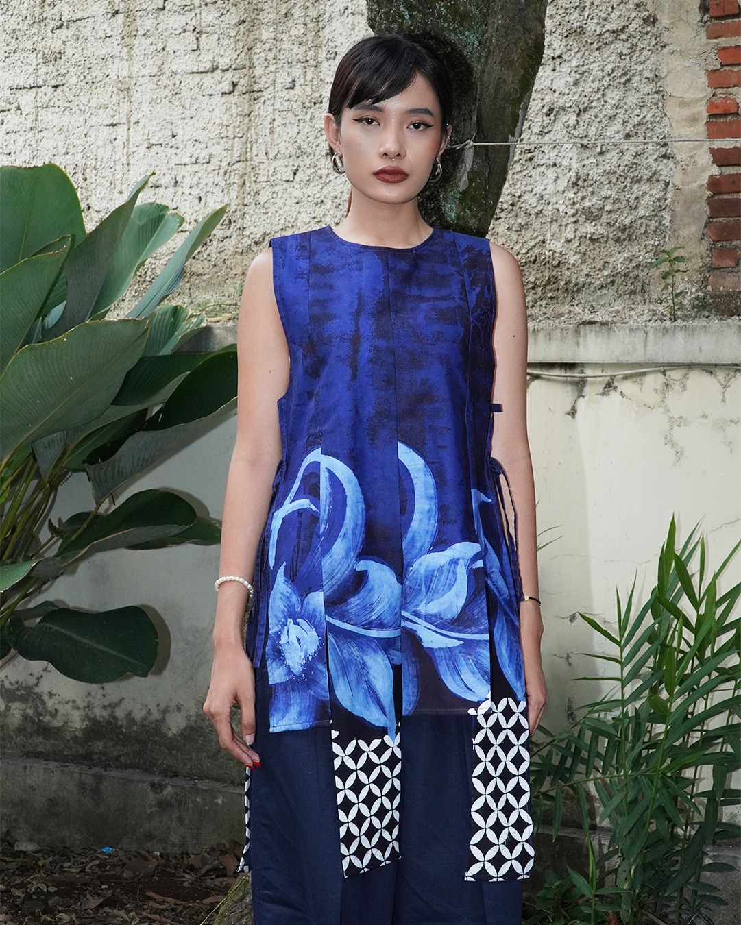 BOOLAO Blue Flora Mosaic Vest