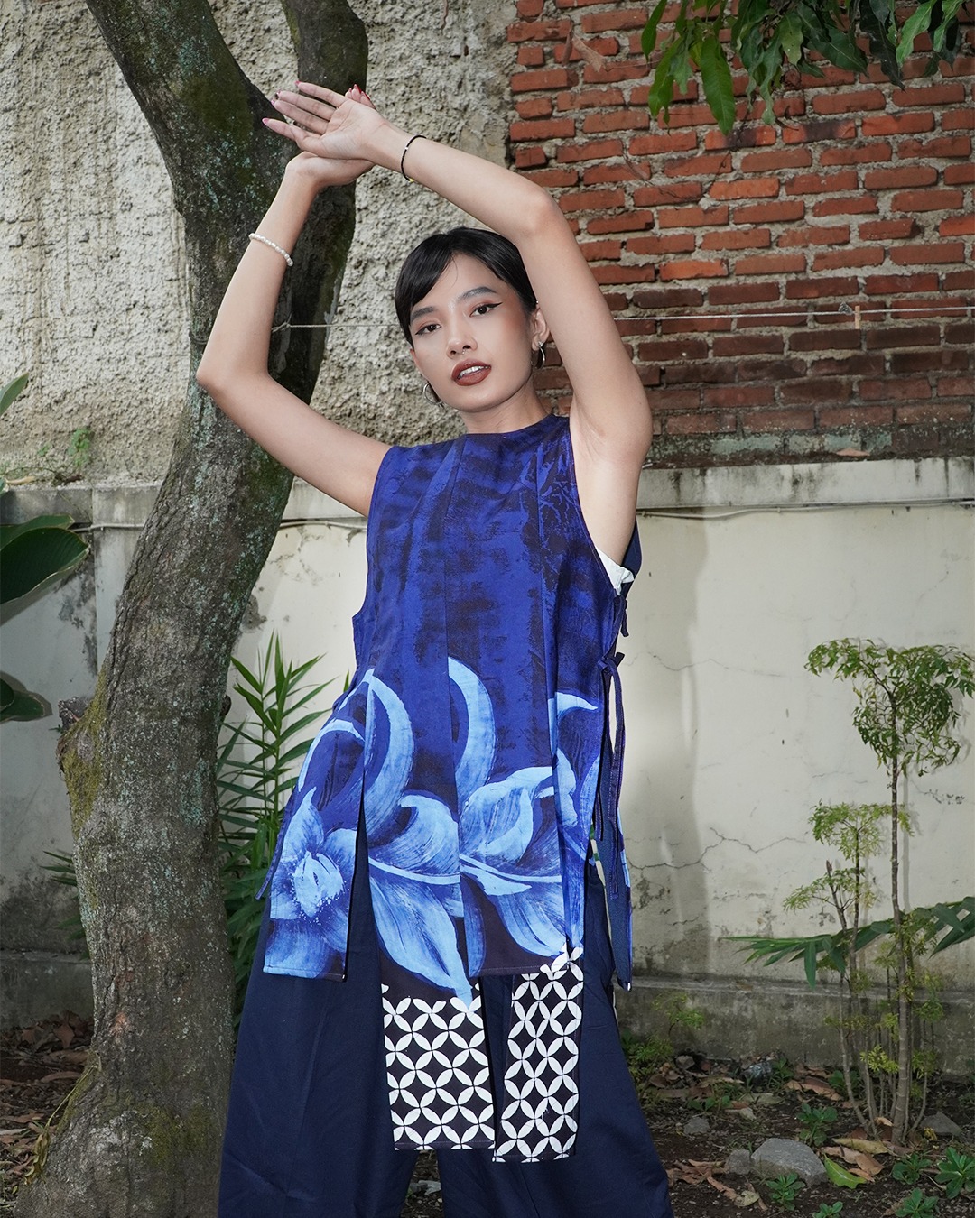BOOLAO Blue Flora Mosaic Vest