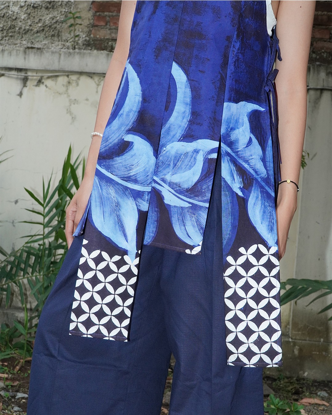 BOOLAO Blue Flora Mosaic Vest