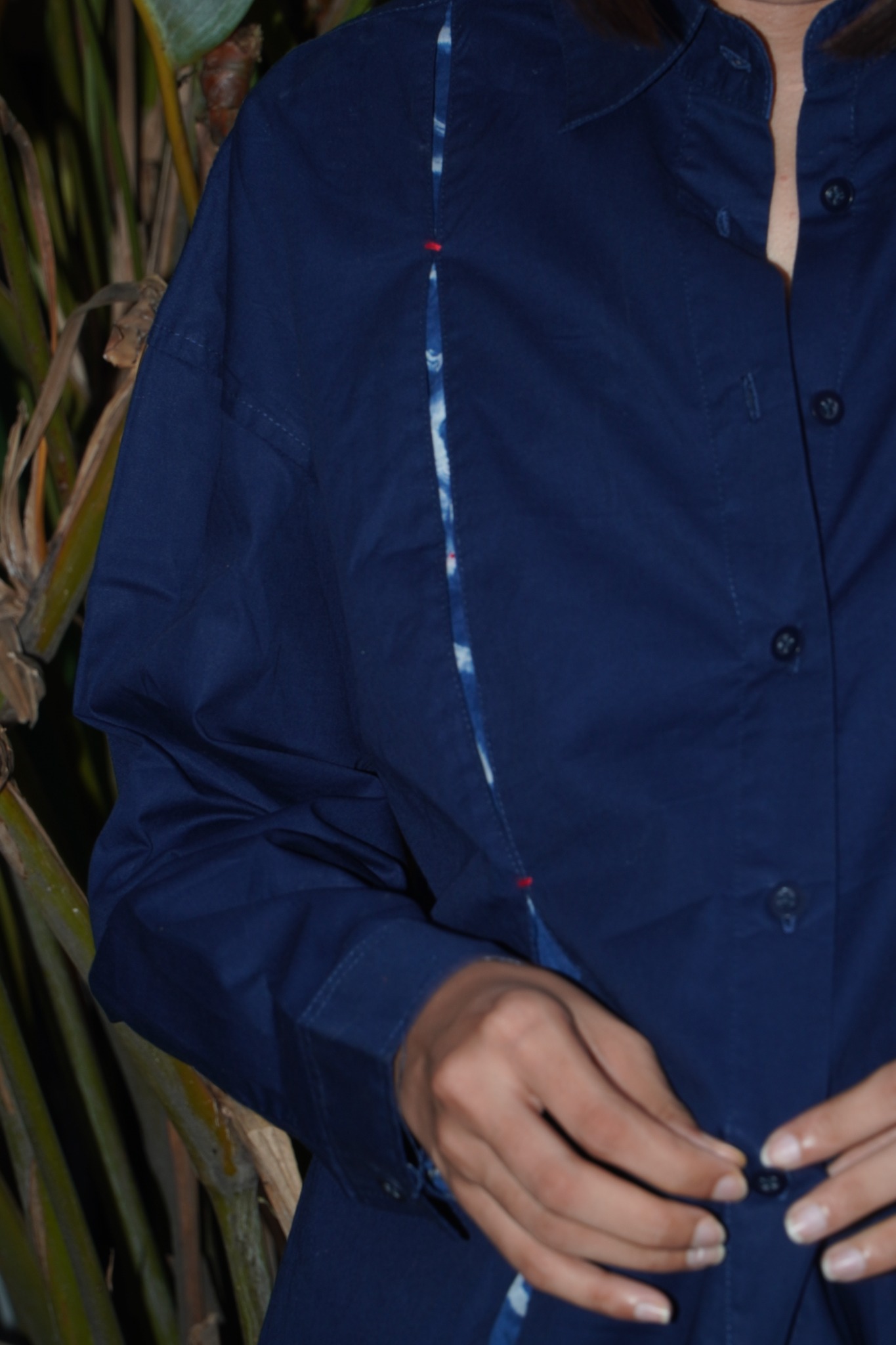 BOOLAO Kemeja Wanita Glimpse Shibori - Blue Navy Jacquard Batik