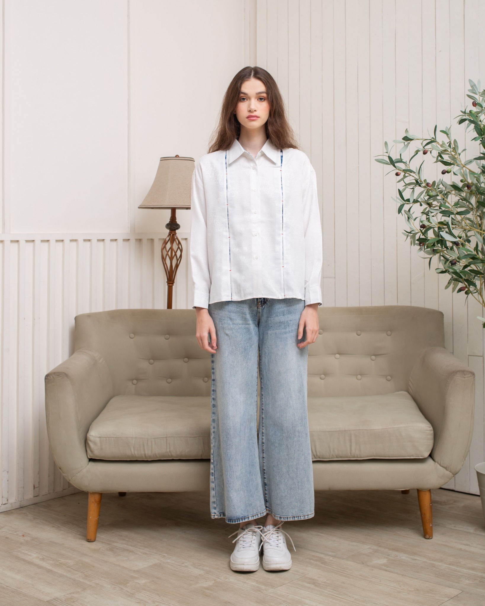 BOOLAO Kemeja Wanita Glimpse Shibori Tali - White Jacquard Batik
