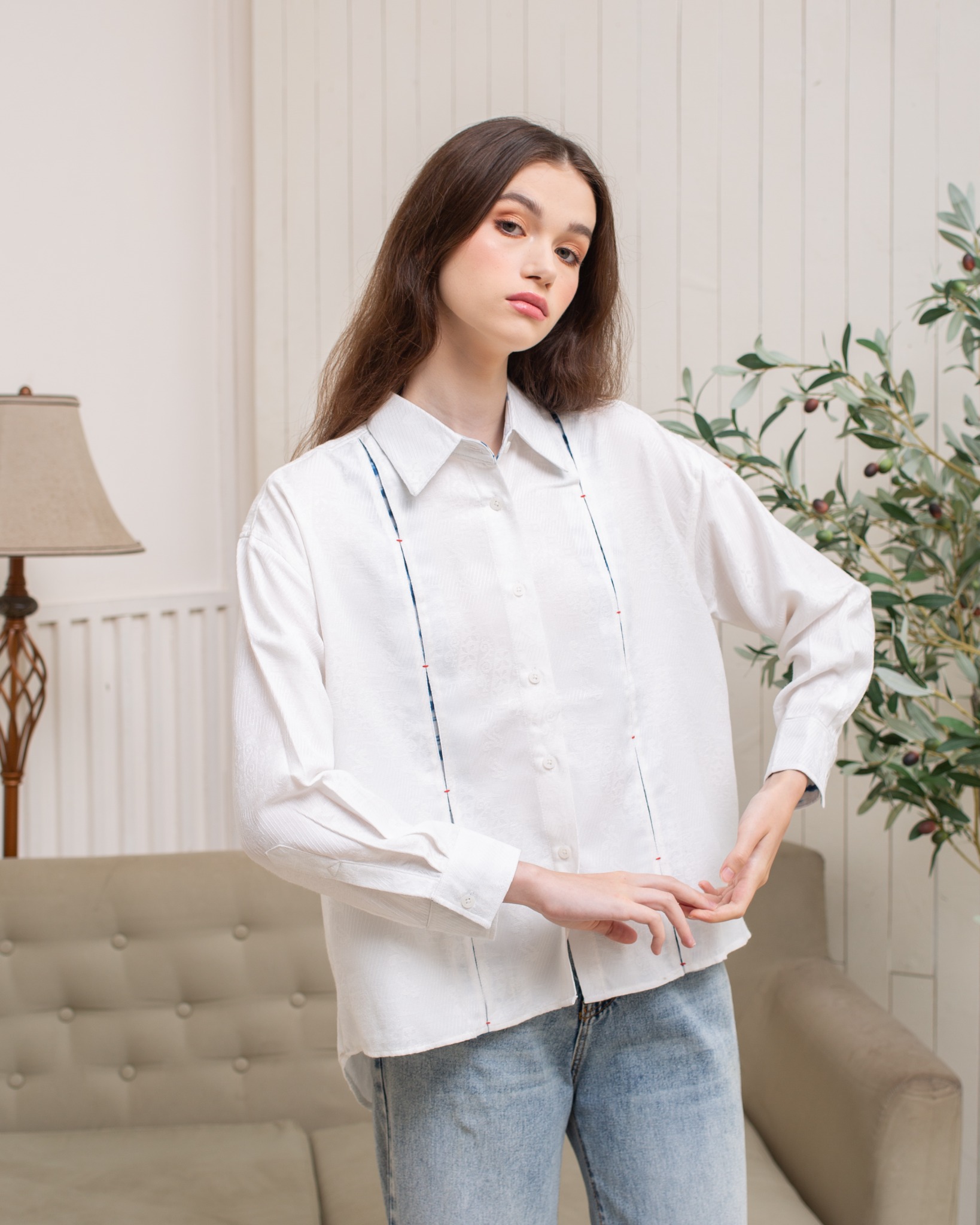 BOOLAO Kemeja Wanita Glimpse Shibori Tali - White Jacquard Batik