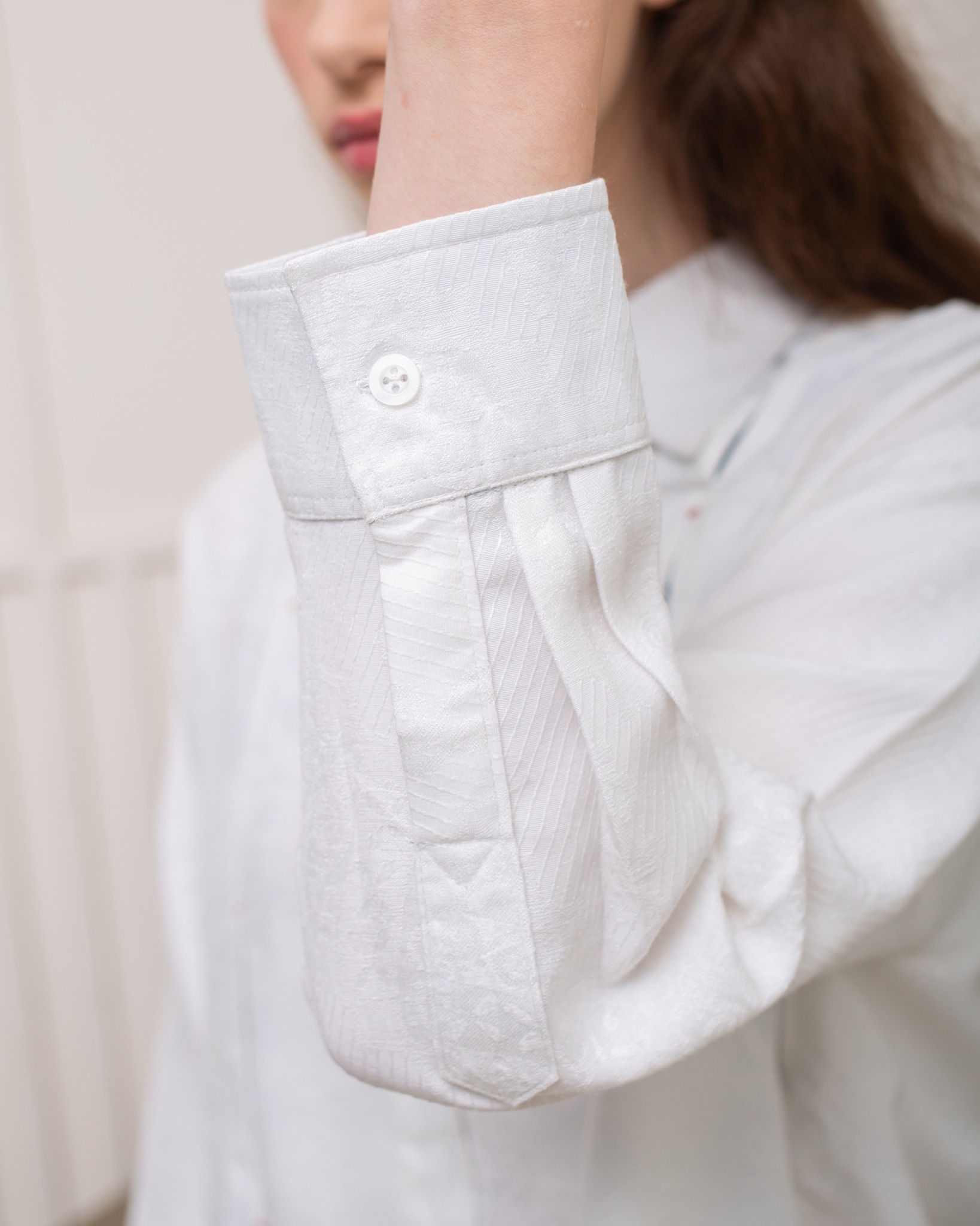 BOOLAO Kemeja Wanita Glimpse Shibori Tali - White Jacquard Batik