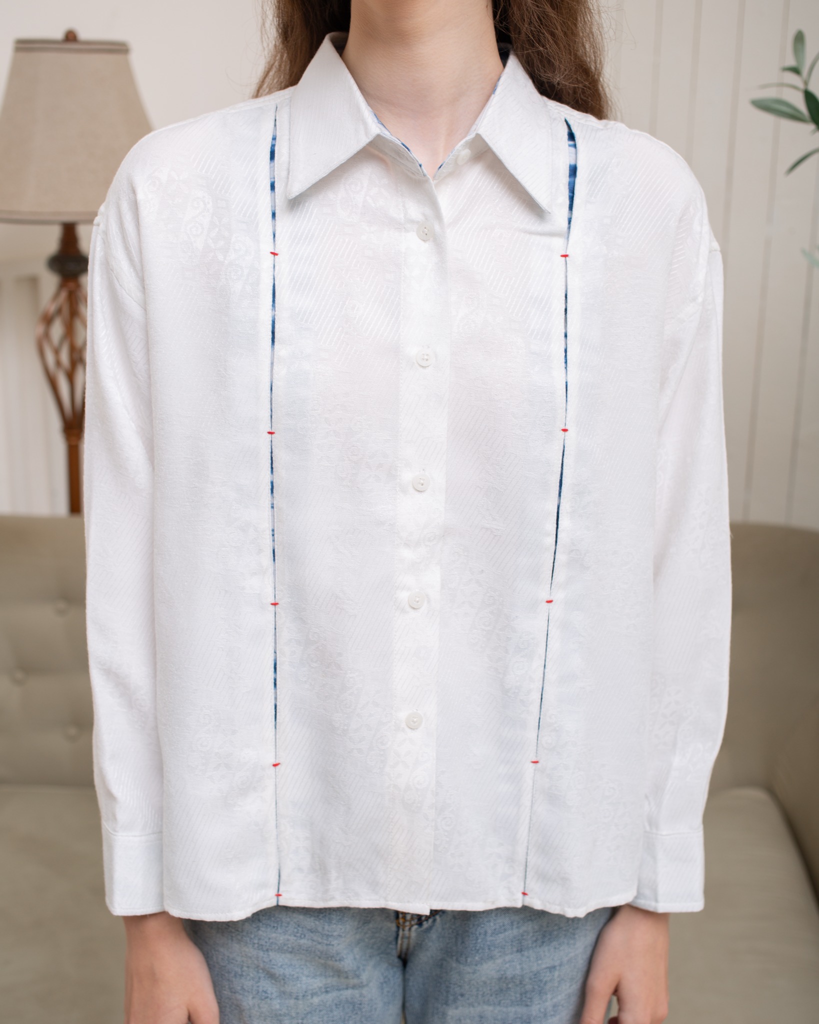 BOOLAO Kemeja Wanita Glimpse Shibori Tali - White Jacquard Batik