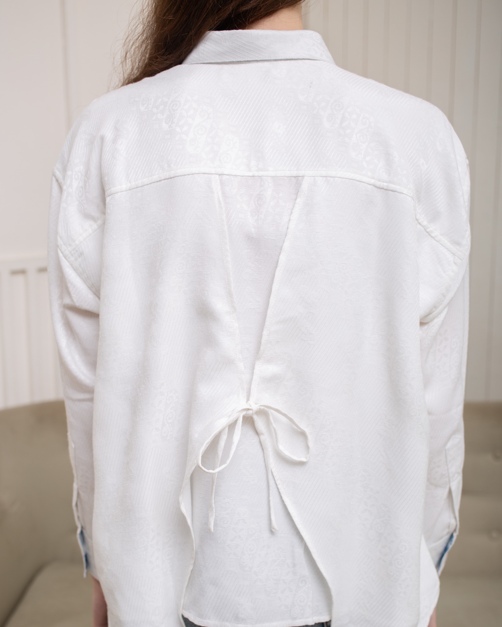 BOOLAO Kemeja Wanita Glimpse Shibori Tali - White Jacquard Batik