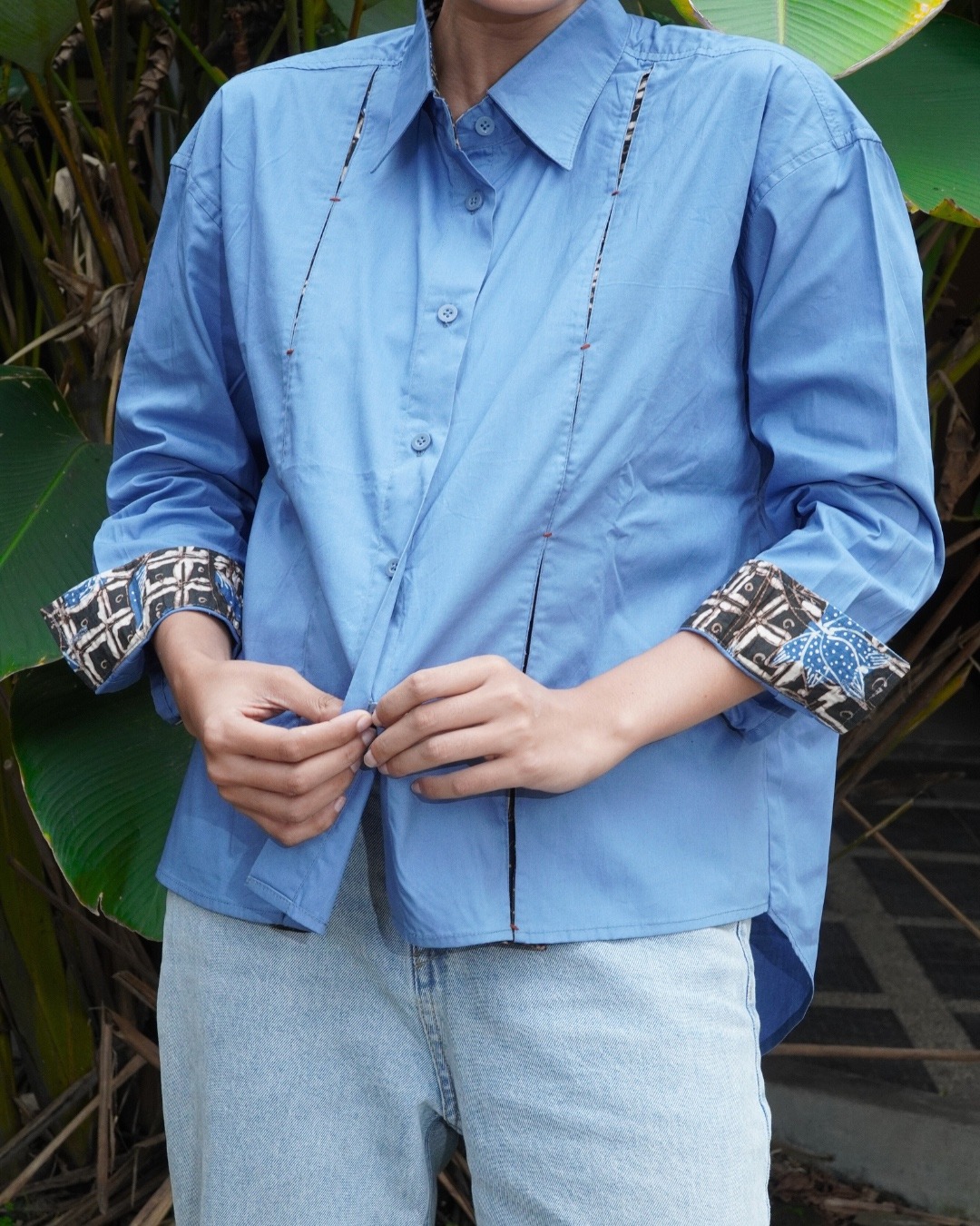 BOOLAO Kemeja Wanita Glimpse Shibori Tali - Blue Jacquard Batik