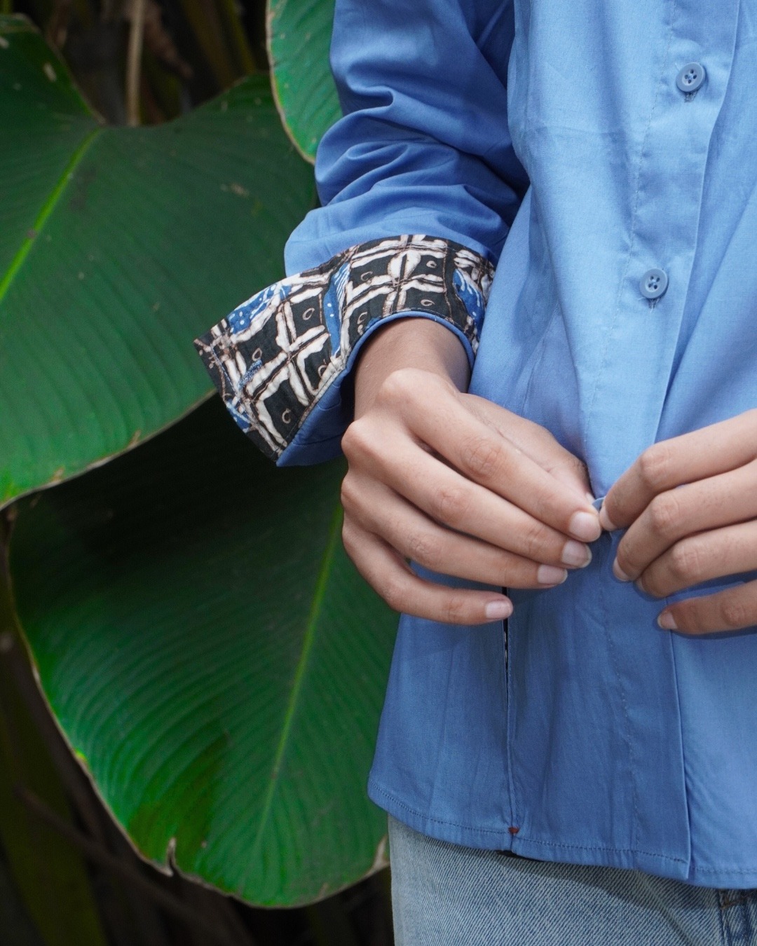 BOOLAO Kemeja Wanita Glimpse Shibori Tali - Blue Jacquard Batik