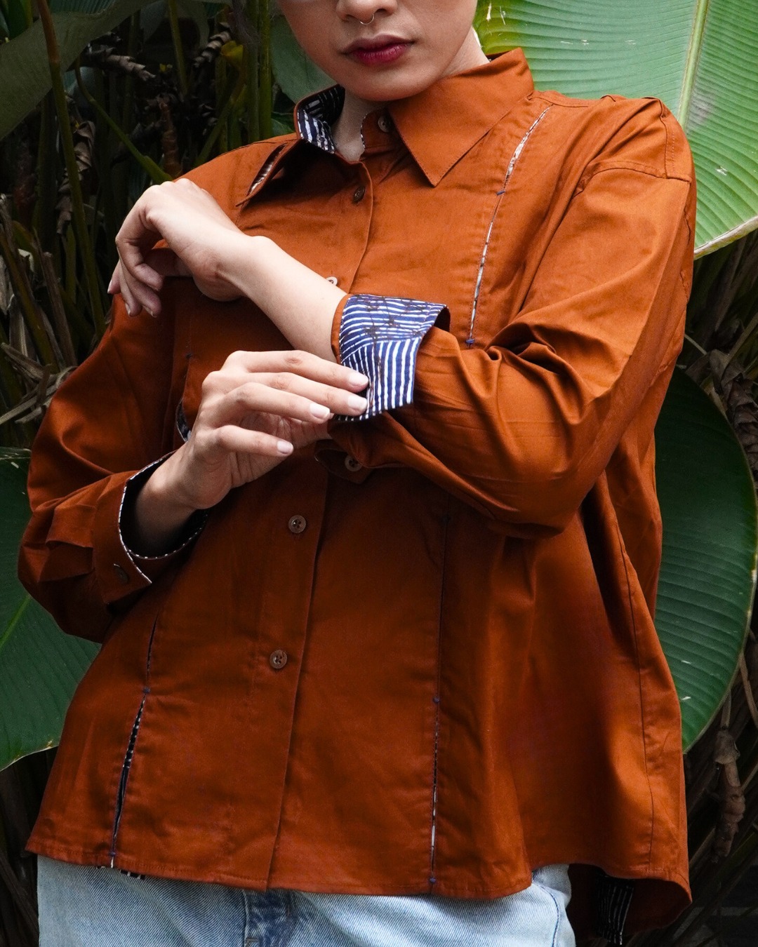 BOOLAO Kemeja Wanita Glimpse Shibori - Brown Jacquard Batik