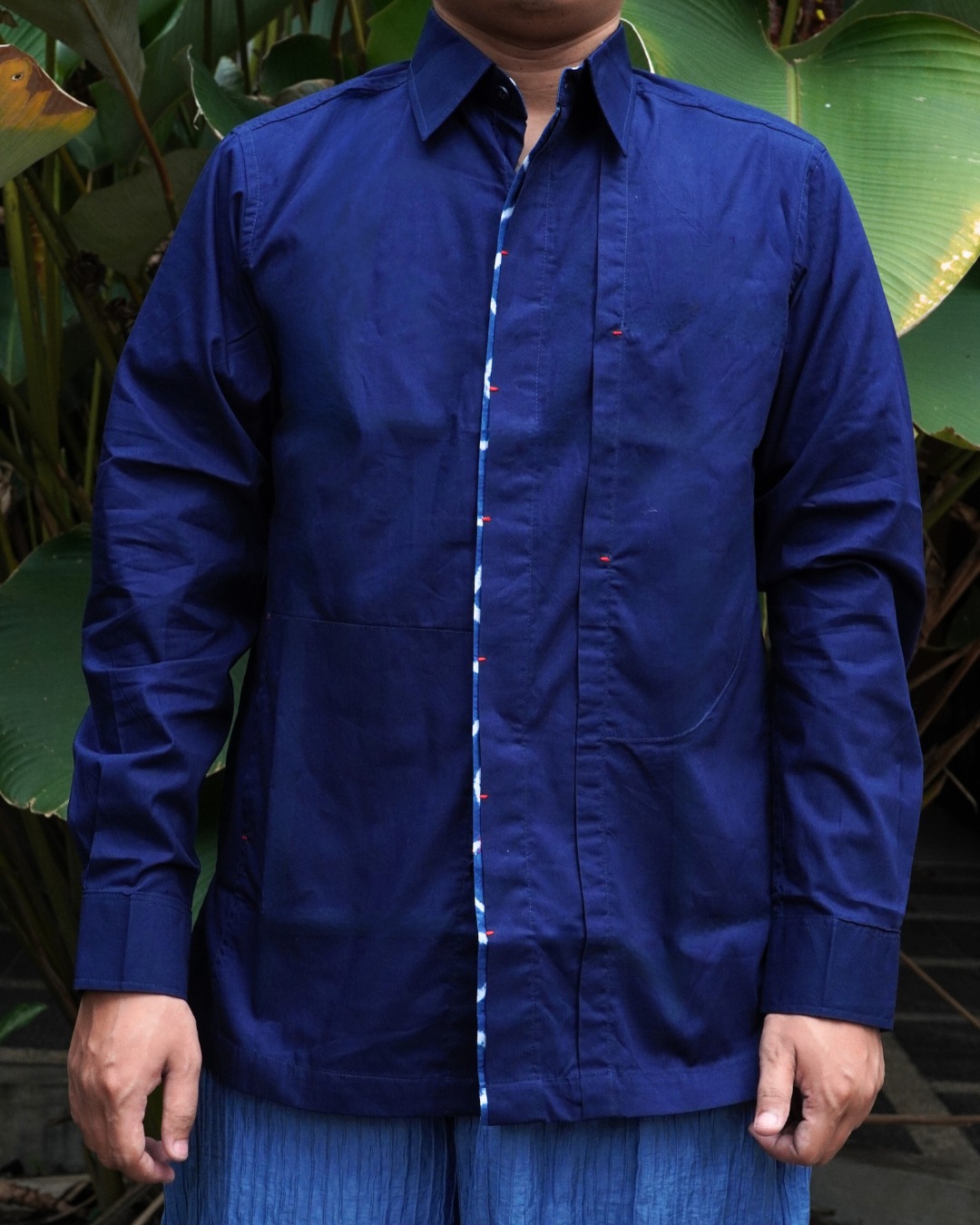 BOOLAO Kemeja Pria Glimpse Shibori -Navy Blue Jacquard Batik 