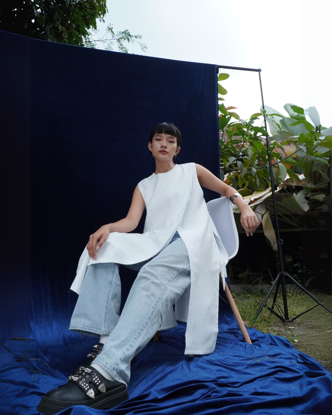 BOOLAO Asymetric Long Vest – White on White