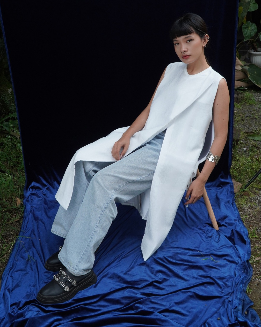 BOOLAO Asymetric Long Vest – White on White