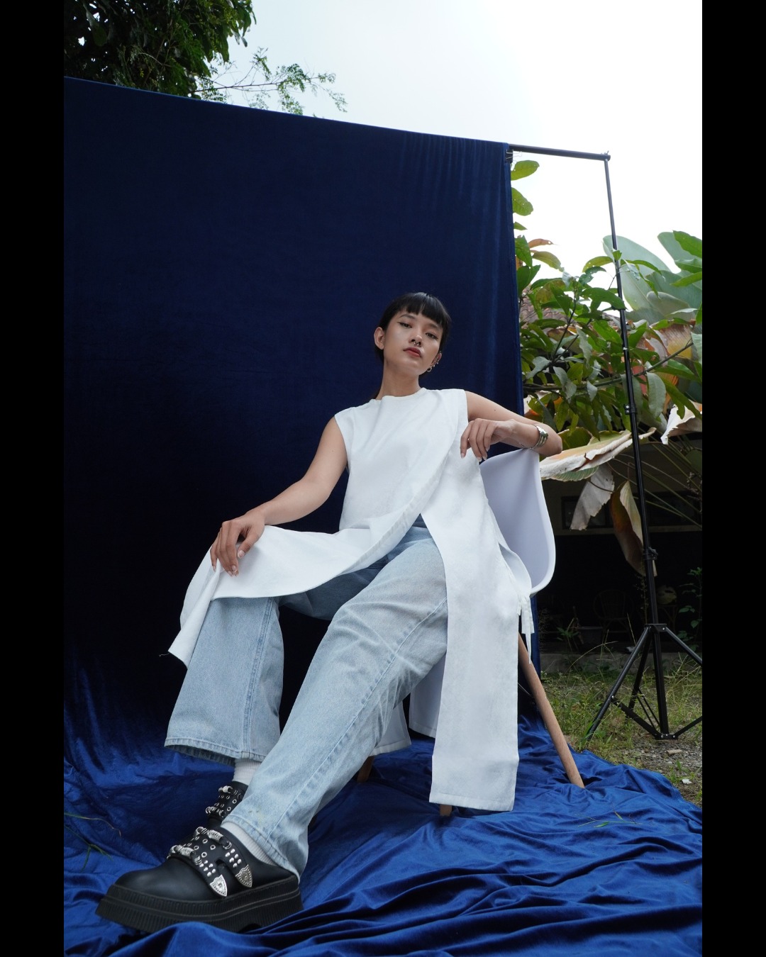 BOOLAO Asymetric Long Vest – White on White