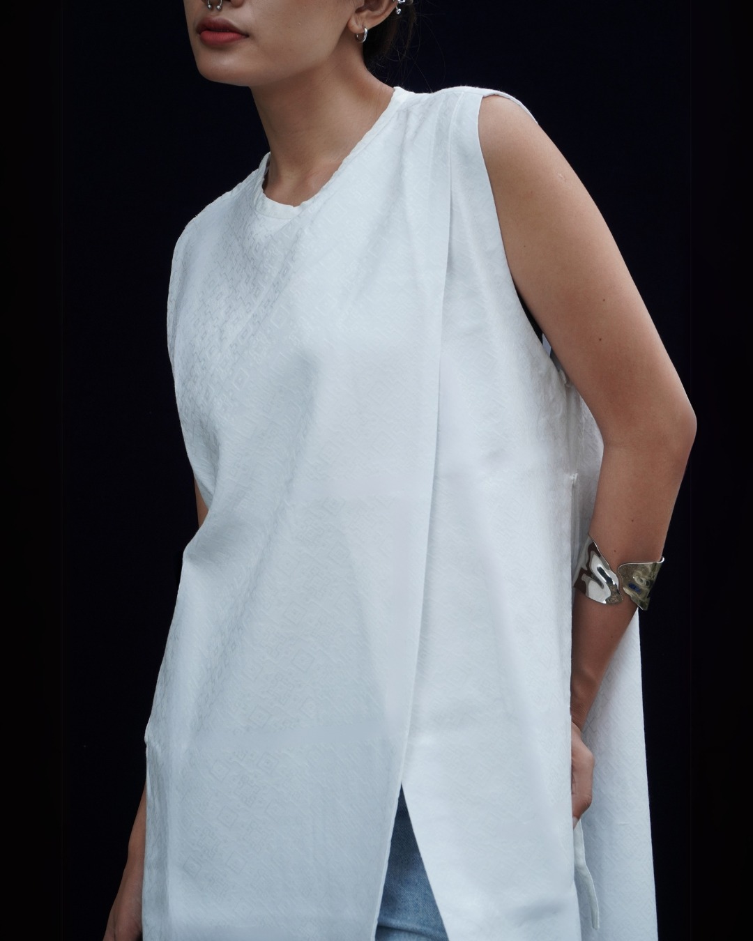 BOOLAO Asymetric Long Vest – White on White