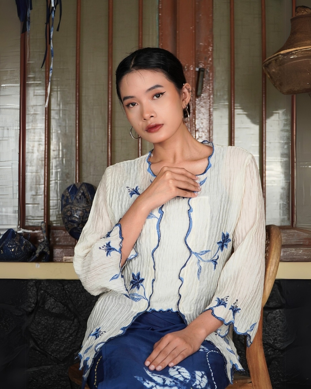BOOLAO Kebaya Lily Embroidery (Detachable Outer) - Putih