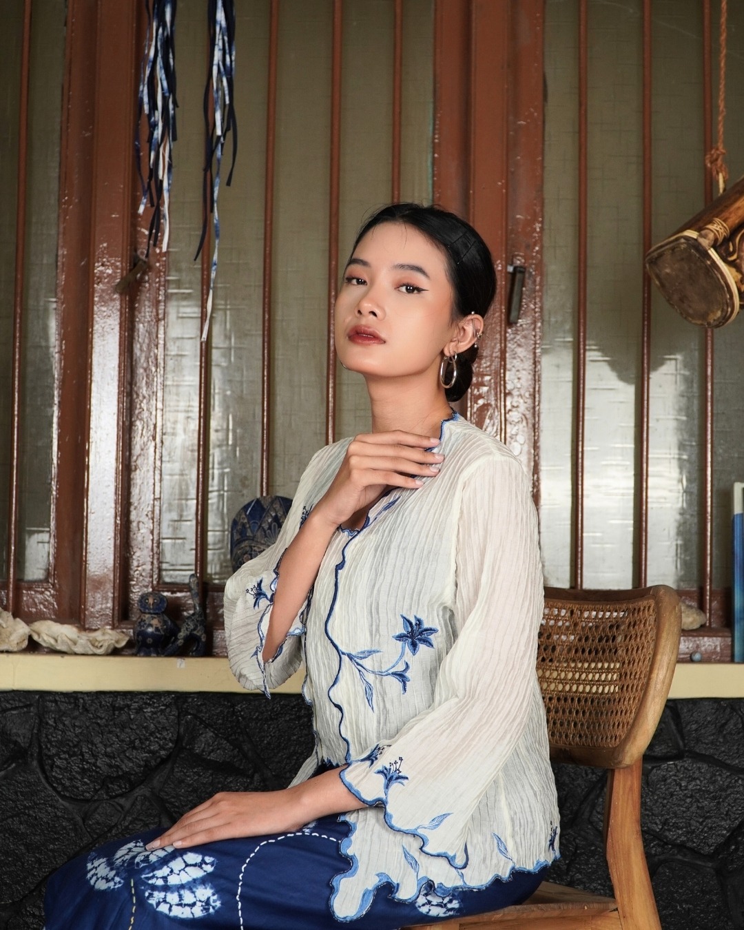 BOOLAO Kebaya Lily Embroidery (Detachable Outer) - Putih