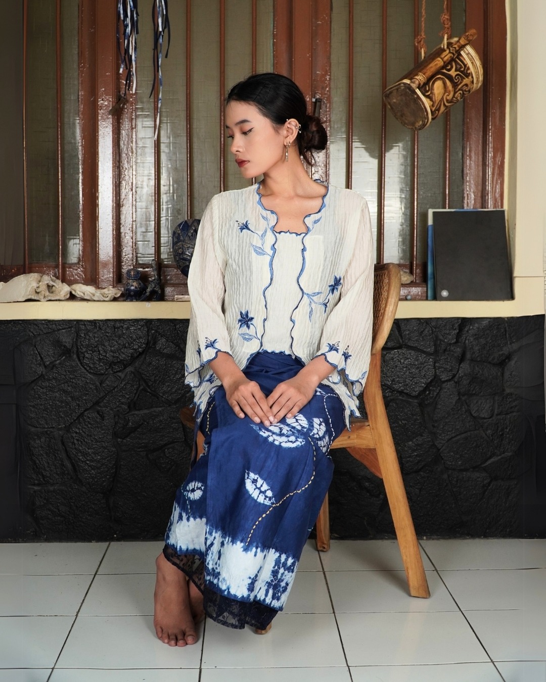 BOOLAO Kebaya Lily Embroidery (Detachable Outer) - Putih