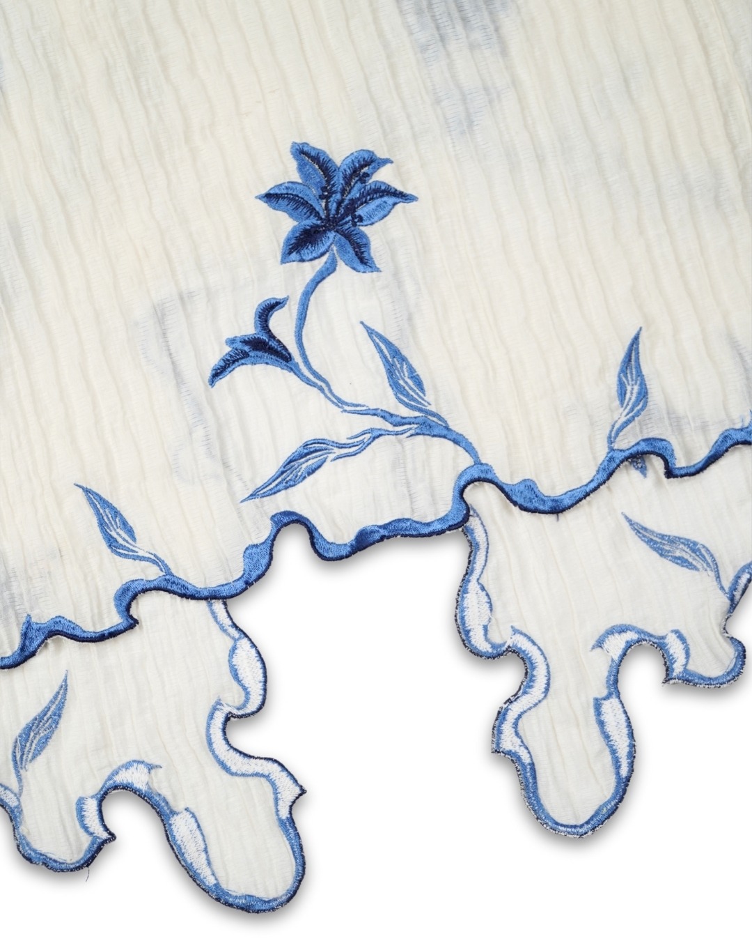 BOOLAO Kebaya Lily Embroidery (Detachable Outer) - Putih