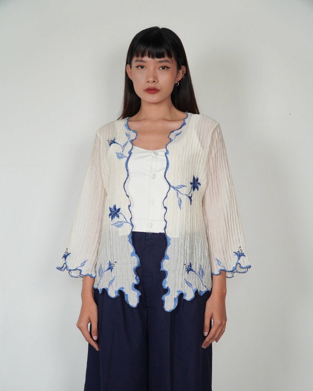 BOOLAO Kebaya Lily Embroidery (Detachable Outer) - Putih