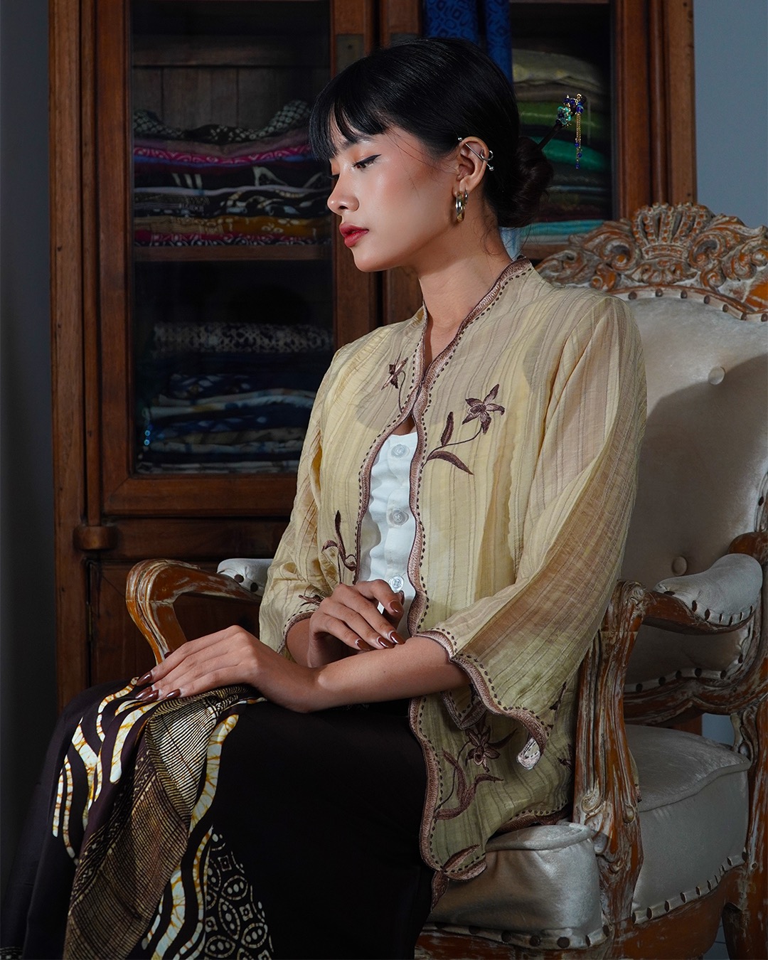 Djaline by Boolao Kebaya Anggrek Brown